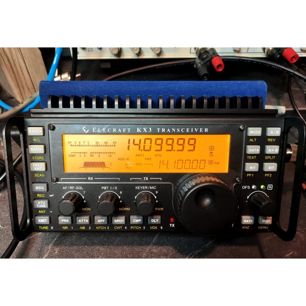 Elecraft KX3 Used - HF+50+144MHz qrp transceiver, complete with microphone, button and Windcamp KX3 SHIELD