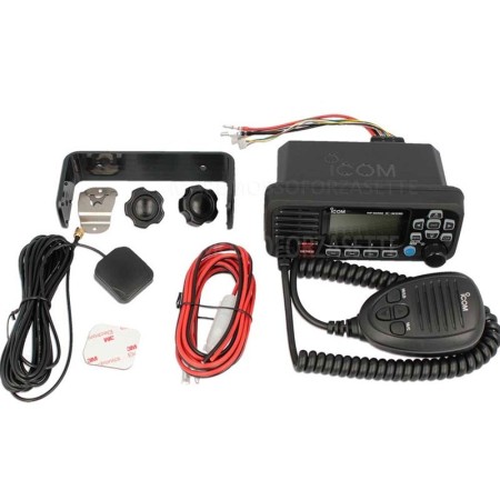 IC-M330GE Ricetrasmettitore fisso nautico VHF/FM nero DSC in classe D/GPS con 25W di potenza RF, grado di protezione IPX7 IC-M330GE Ricetrasmettitore fisso nautico VHF/FM nero DSC in classe D/GPS con 25W di potenza RF, grado di protezione IPX7