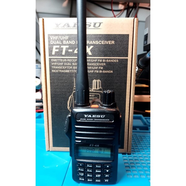 YAESU FT-4XE Usato solo per dimostrazione   ricetrasmettitore ultracompatto bibanda 144/430 MHz completo di scatola e accessori