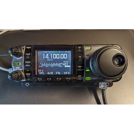 SKT-7000 New Faceplate Separator Kit for ICOM IC-7000 with Holder (Replaces OPC-1443) SKT-7000 New Faceplate Separator Kit for ICOM IC-7000 with Holder (Replaces OPC-1443)