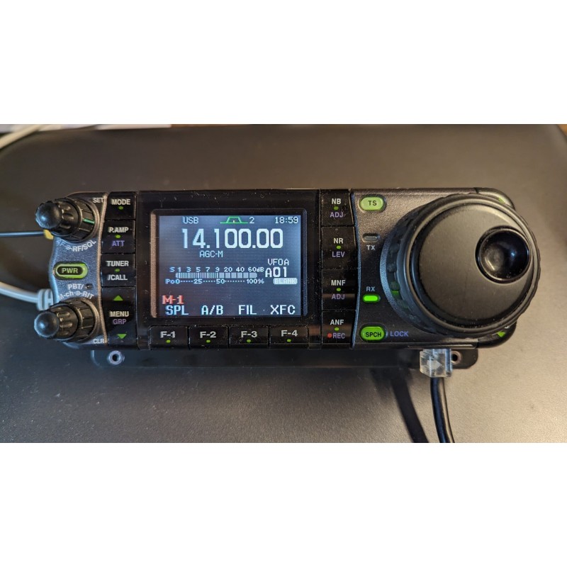 ICOM IC-7000M 新スプリアス　おまけ付き Icom IC-7000 Transceiver - 100w - Genuine Japanese Version
