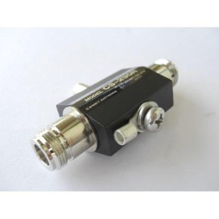 Comet CS-290R - Parasurtenseur à décharge statique 1500 MHz Puissance maximale 300 W Comet CS-290R - Parasurtenseur à décharge statique 1500 MHz Puissance maximale 300 W