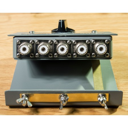 Alpha Delta ASC-4B-PL - Console de commutation coaxiale 4 voies 1500 watts CW Alpha Delta ASC-4B-PL - Console de commutation coaxiale 4 voies 1500 watts CW