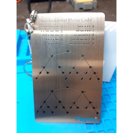 Schlüsselplatte aus Stahl mit Morsecode und Q-Code, auch nützlich in QRO- oder QRP-Laptops