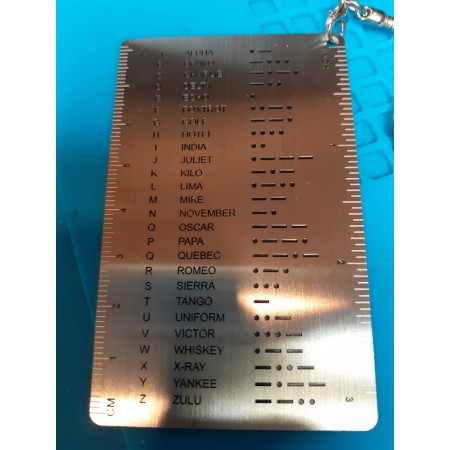 Schlüsselplatte aus Stahl mit Morsecode und Q-Code, auch nützlich in QRO- oder QRP-Laptops